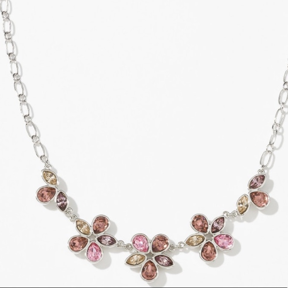 Pretty in pink flowers 🌸 necklace